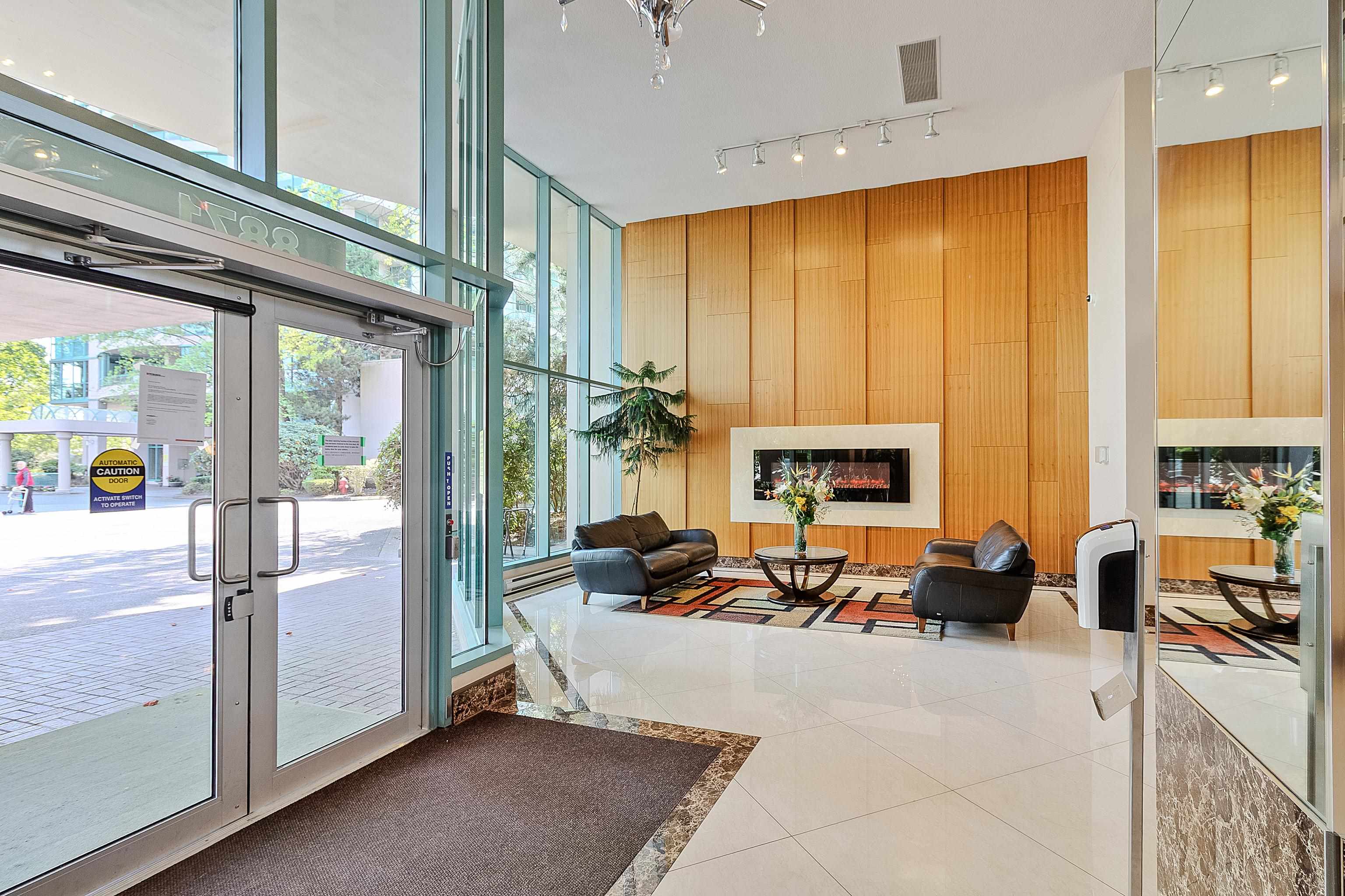 302 8871 LANSDOWNE ROAD
