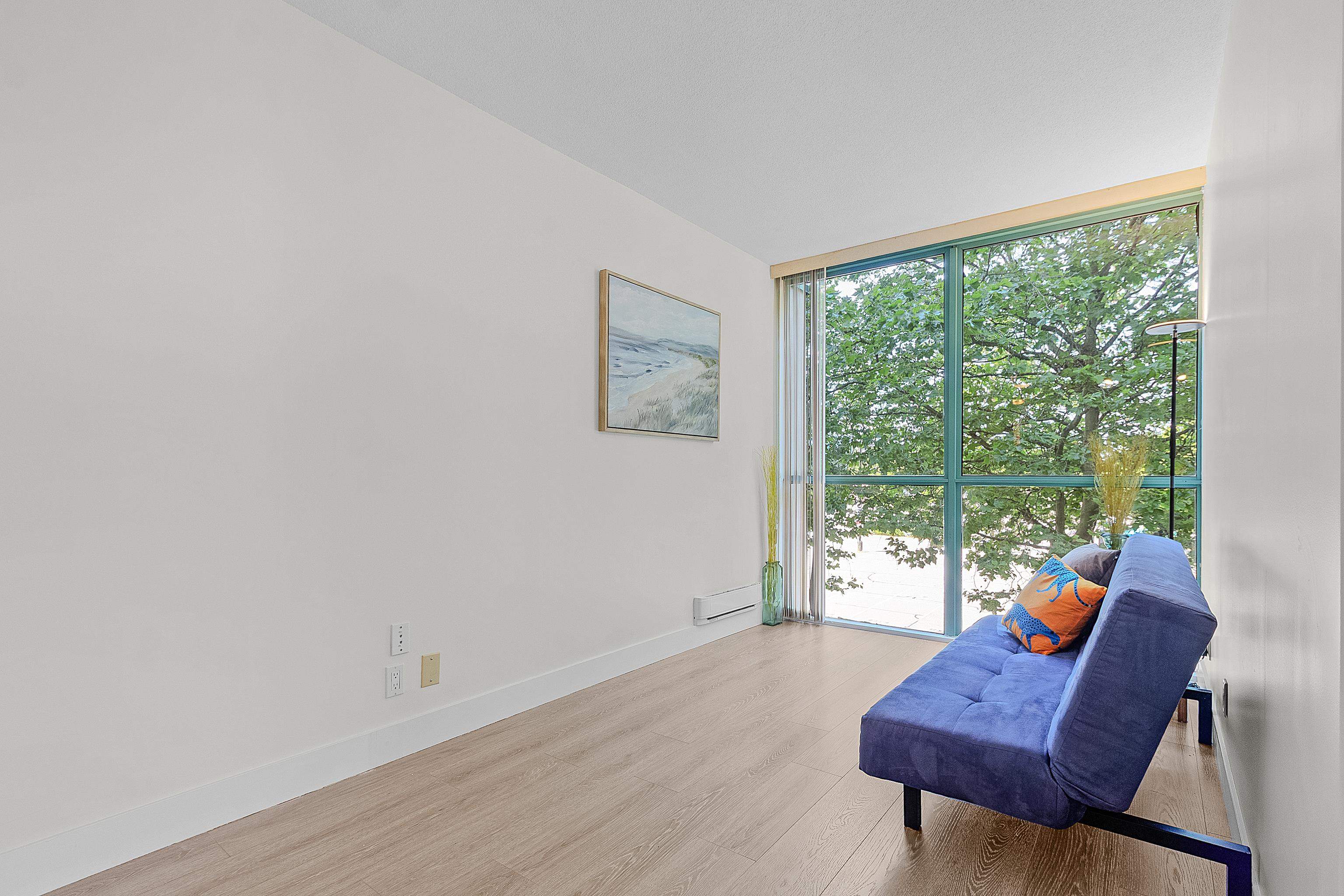 302 8871 LANSDOWNE ROAD