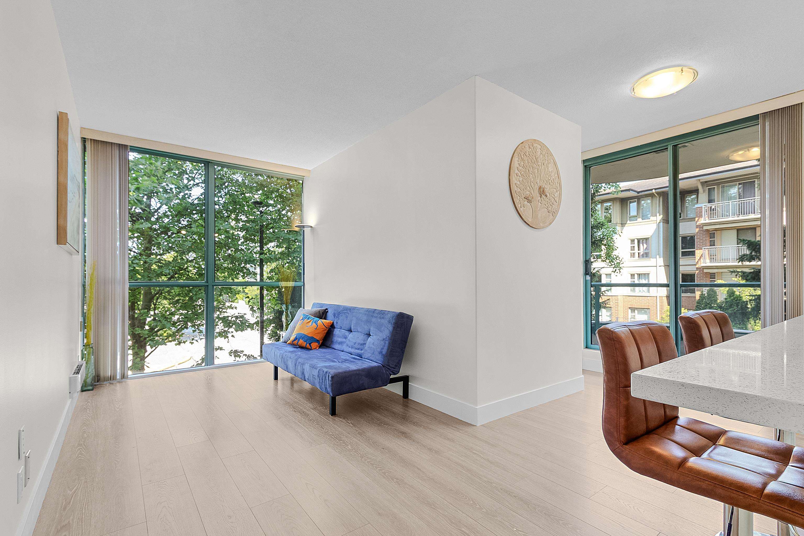 302 8871 LANSDOWNE ROAD