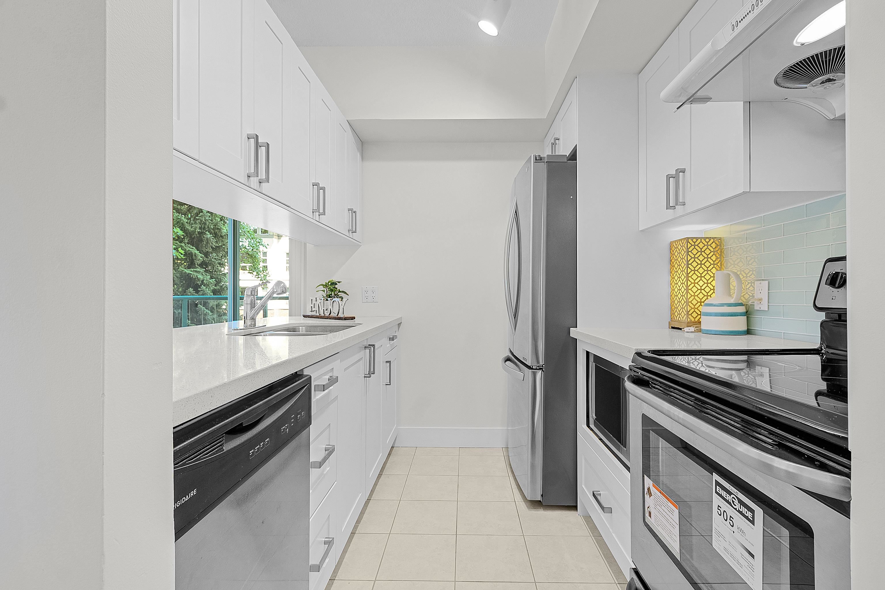 302 8871 LANSDOWNE ROAD
