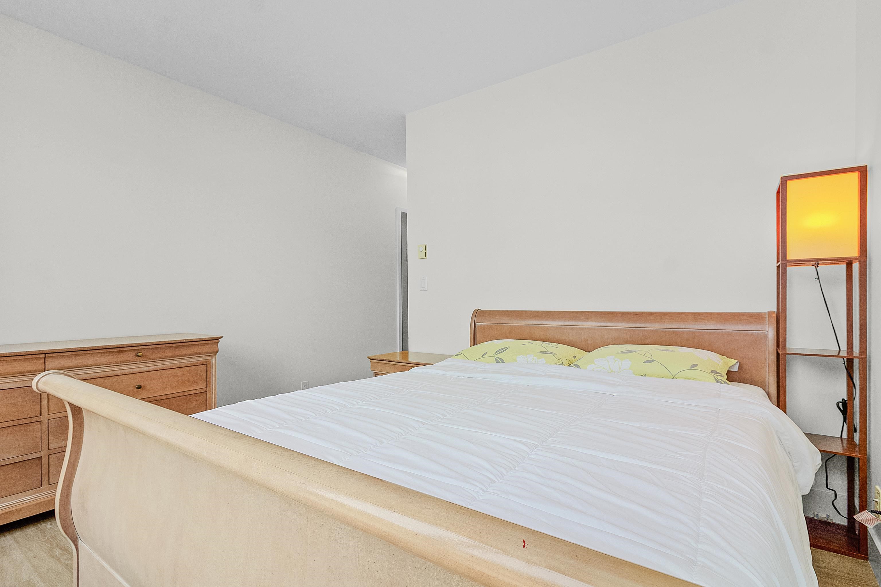 302 8871 LANSDOWNE ROAD