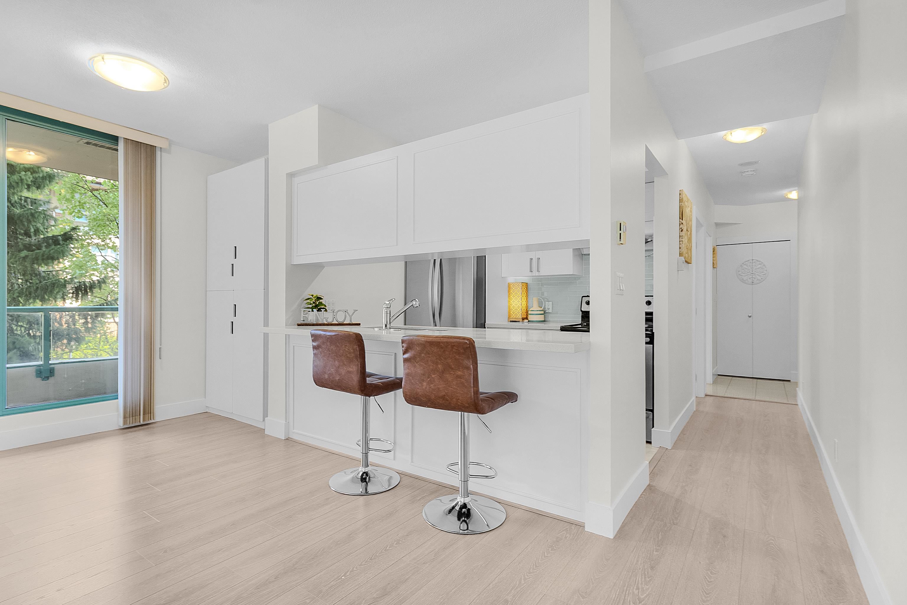 302 8871 LANSDOWNE ROAD