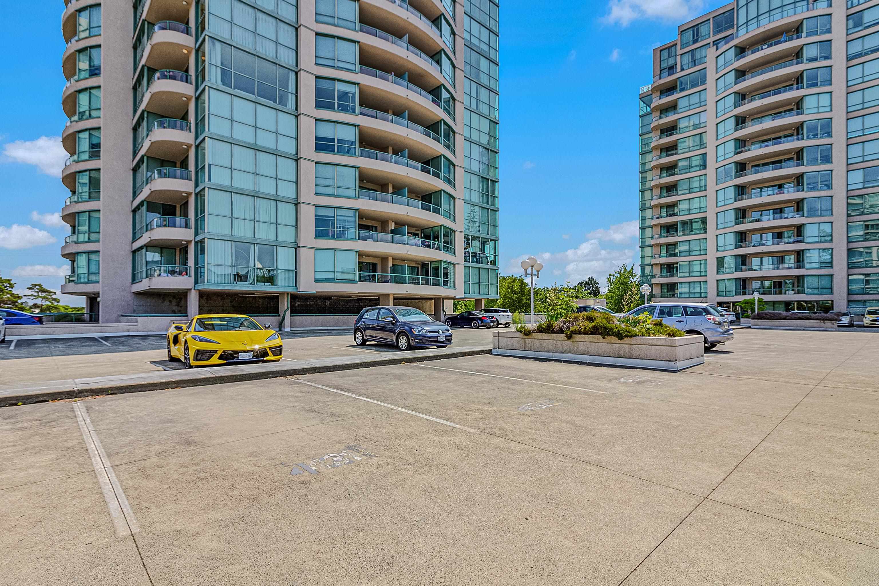 302 8871 LANSDOWNE ROAD