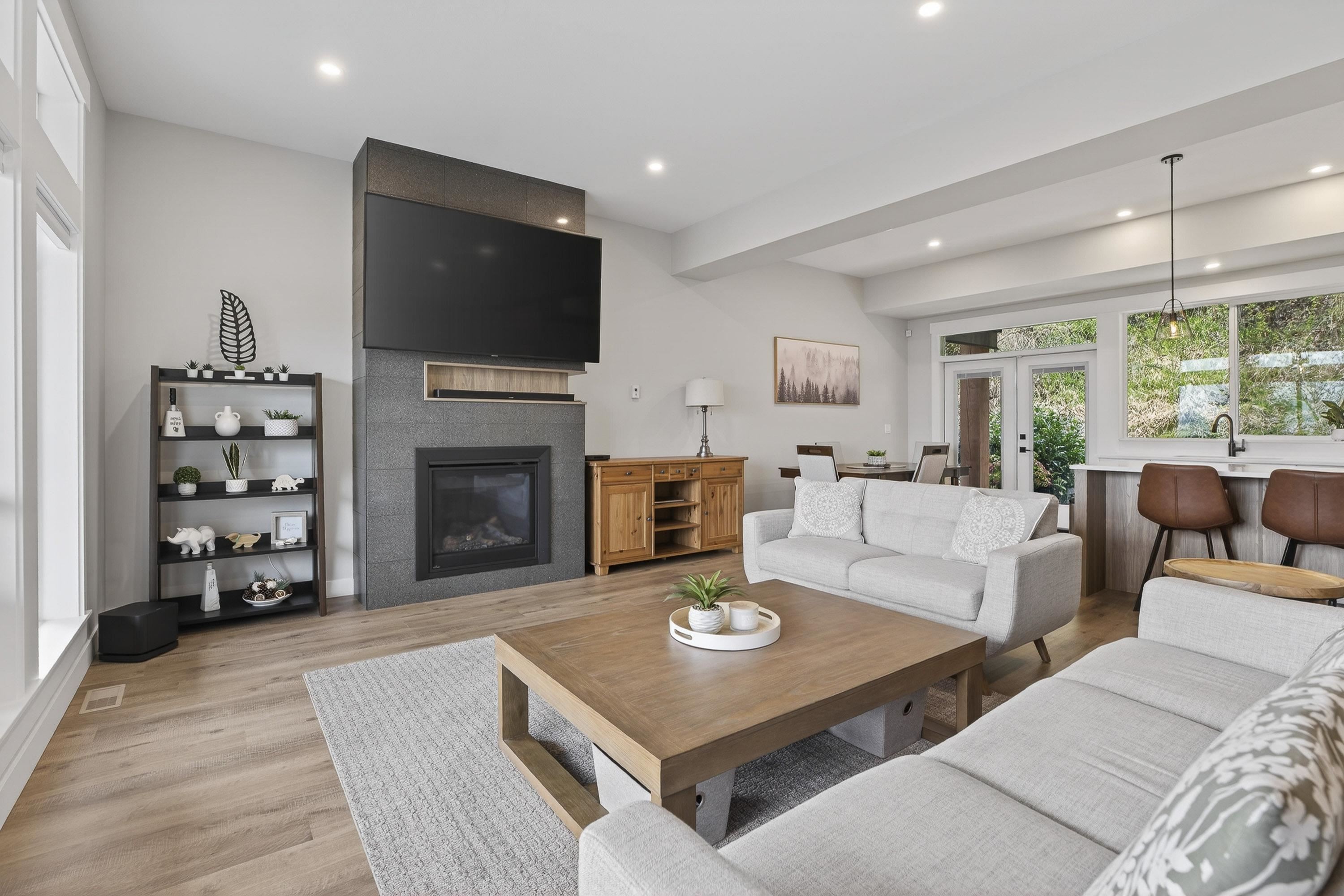 5 6262 REXFORD DRIVE