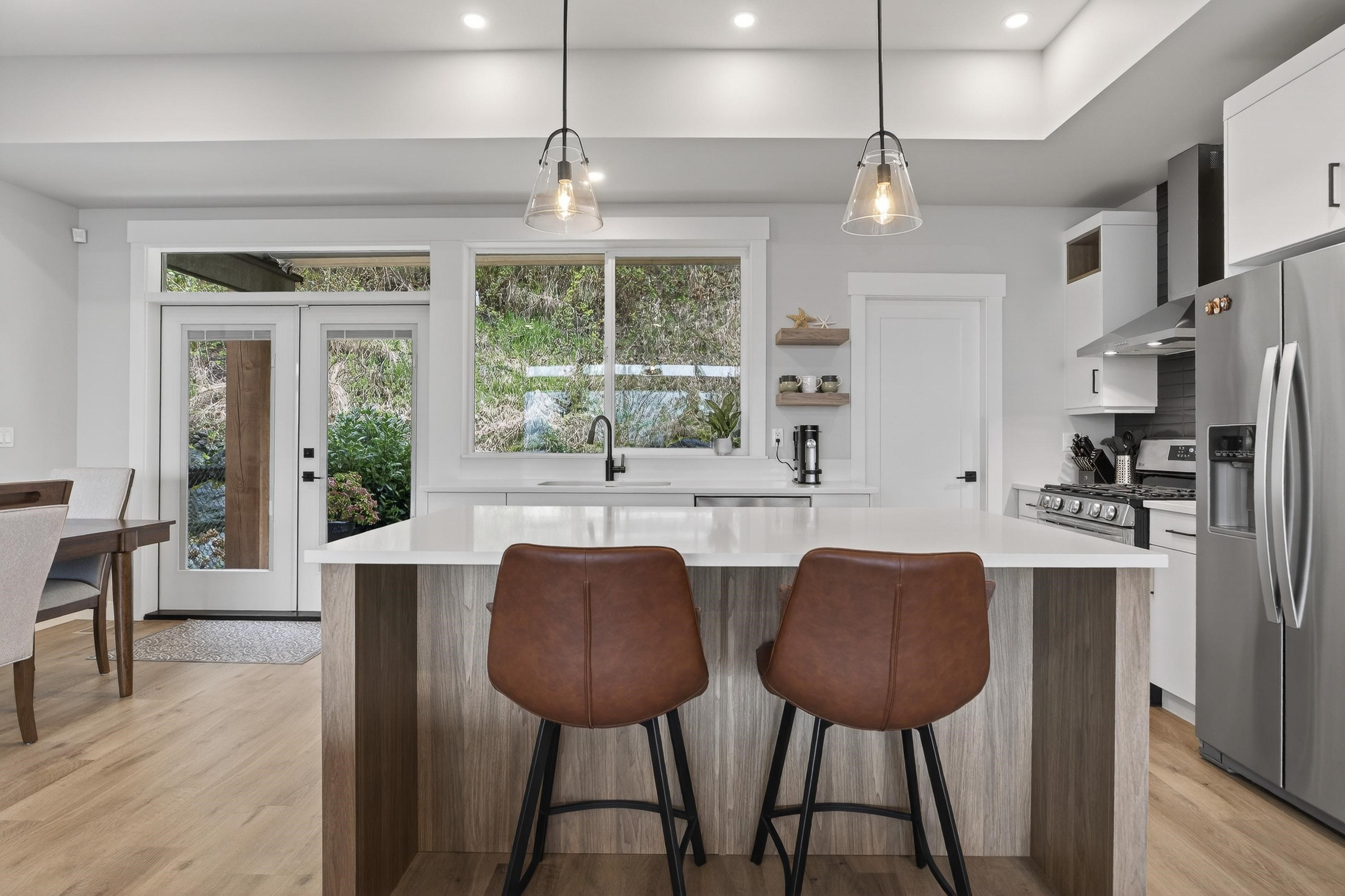 5 6262 REXFORD DRIVE