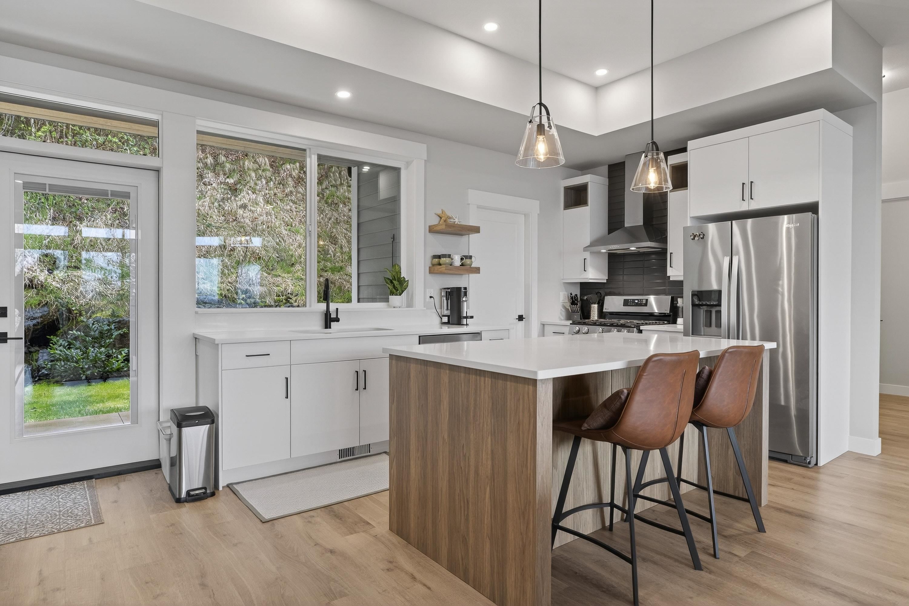 5 6262 REXFORD DRIVE