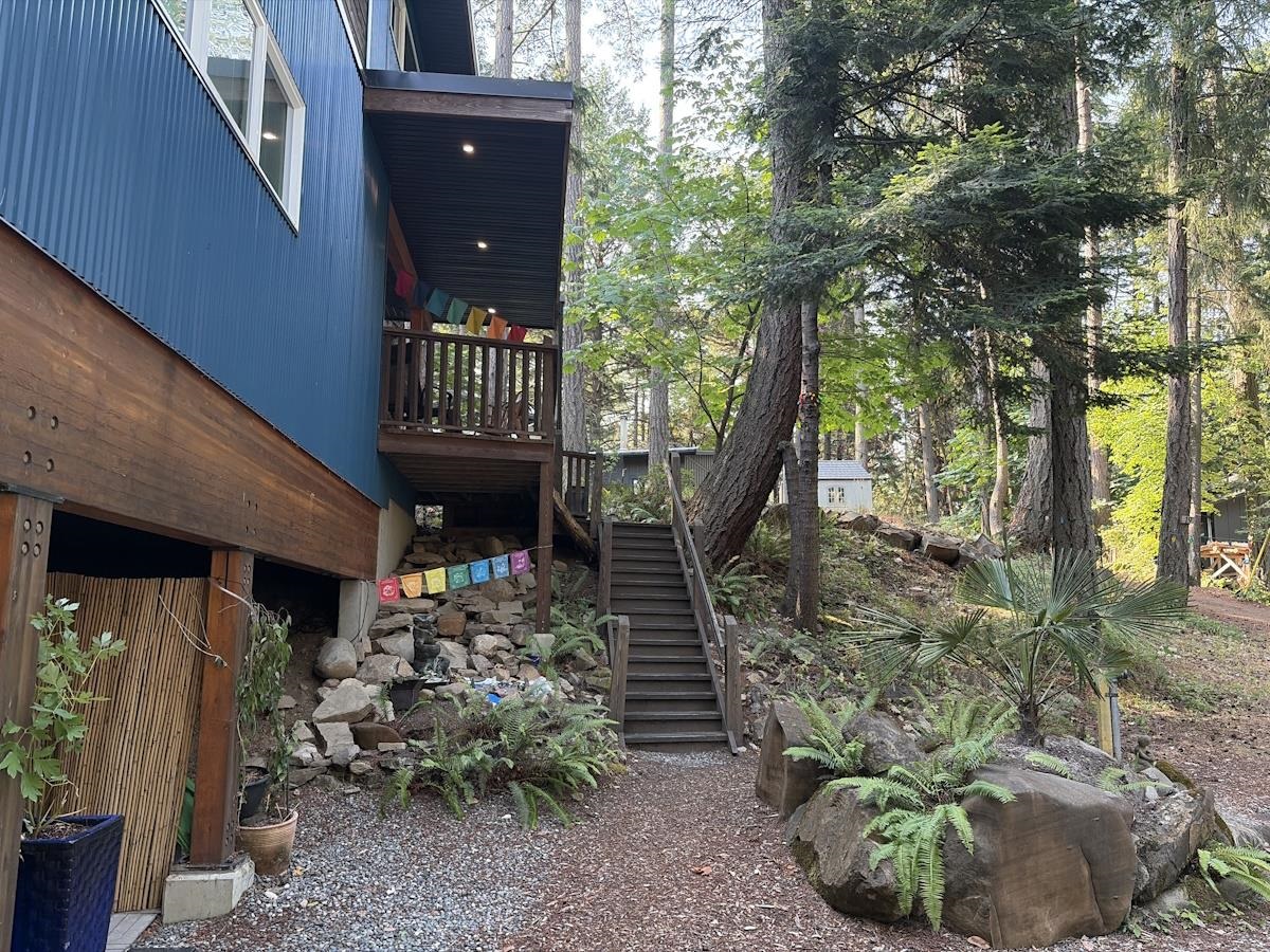 24 PIRATE PLACE