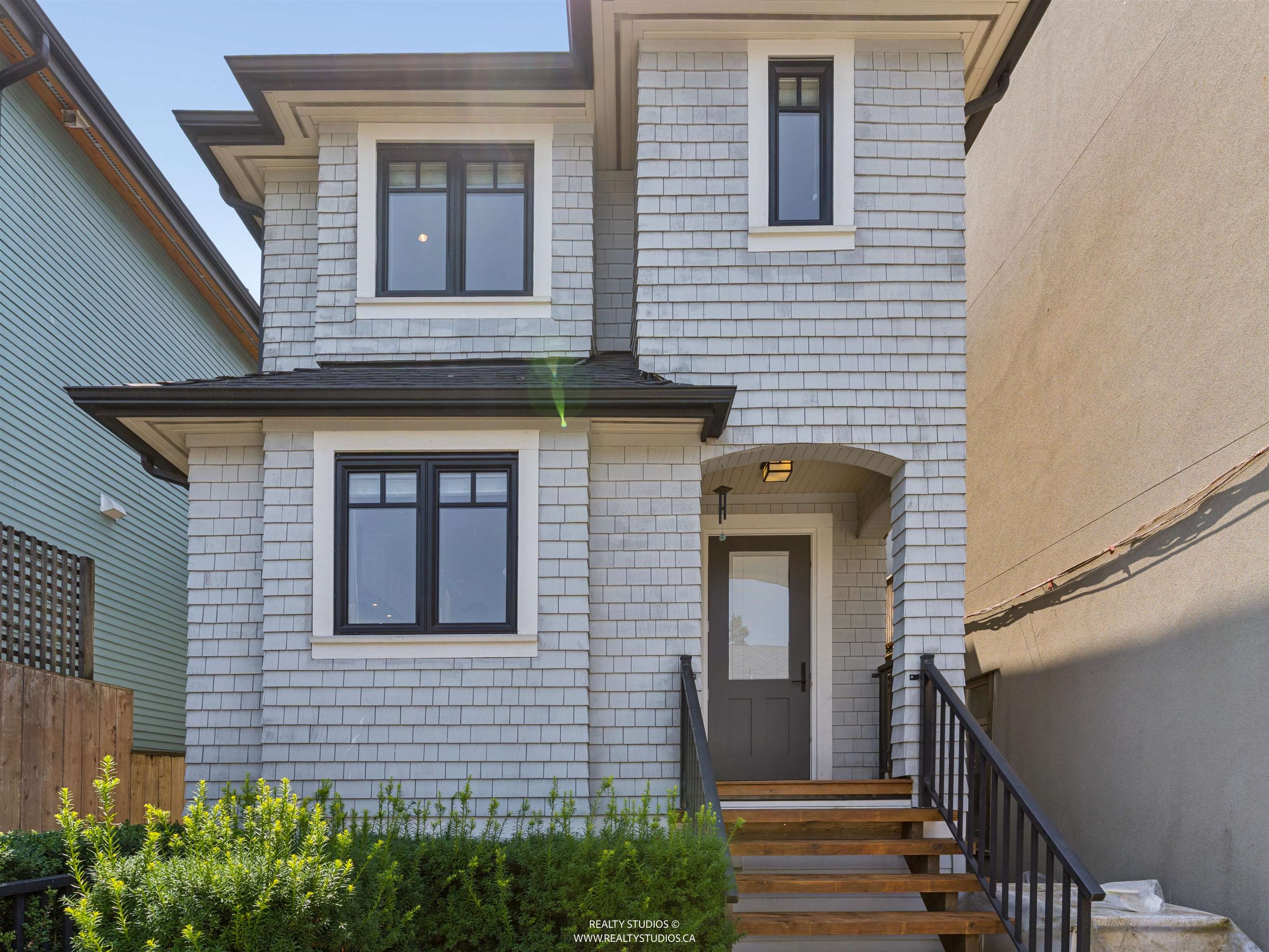 119 E 27TH AVENUE