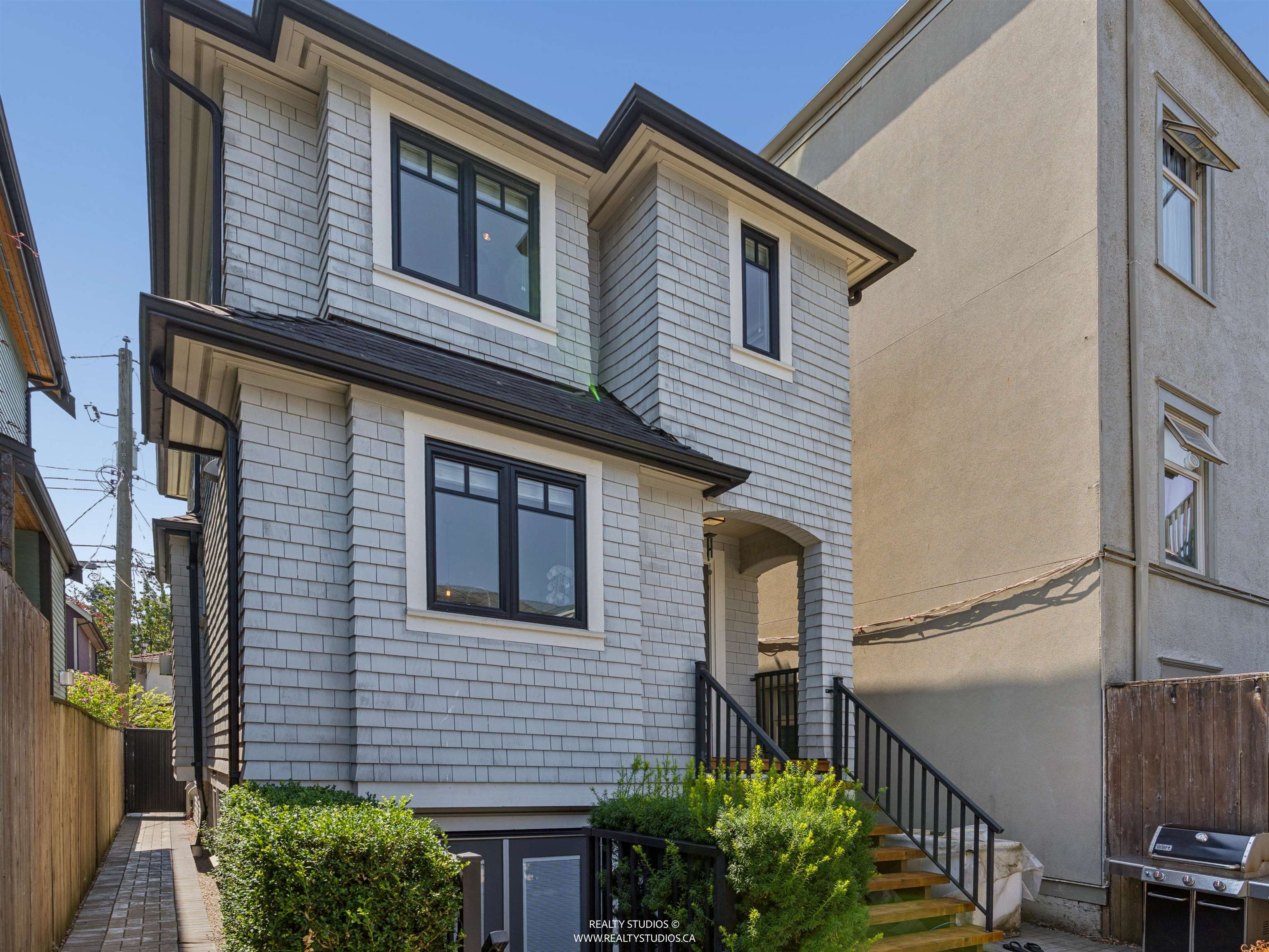 119 E 27TH AVENUE
