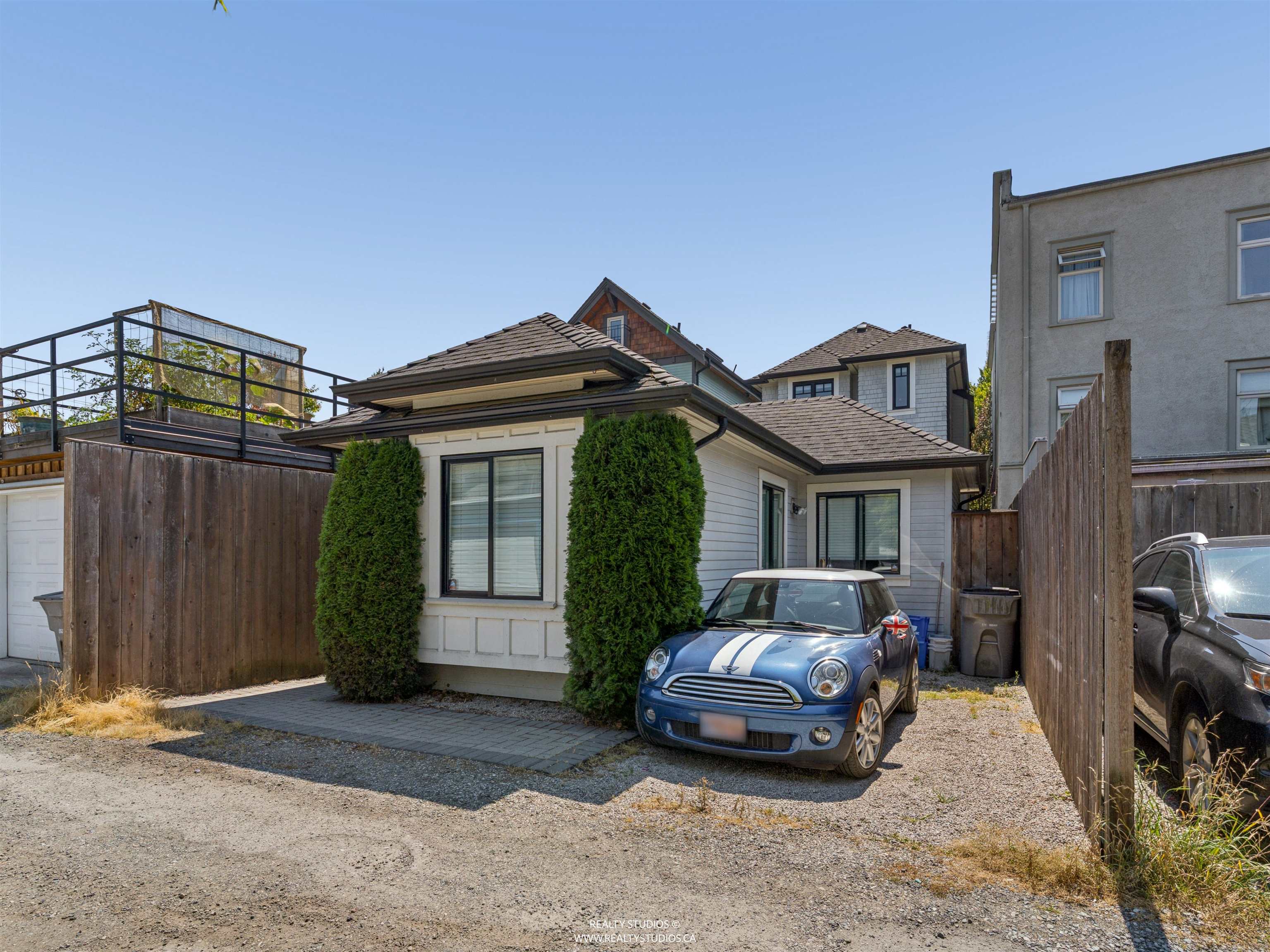 119 E 27TH AVENUE