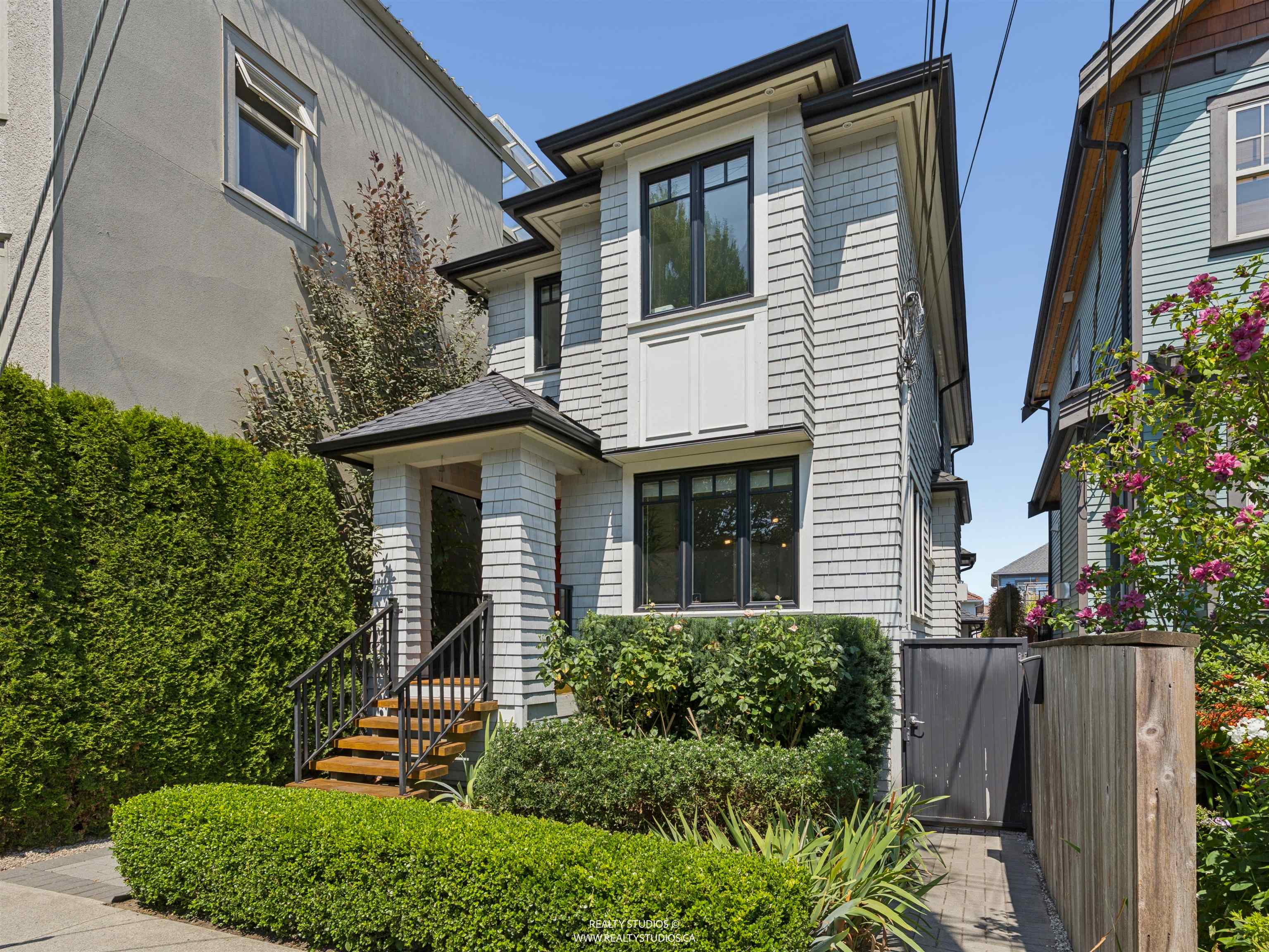 119 E 27TH AVENUE