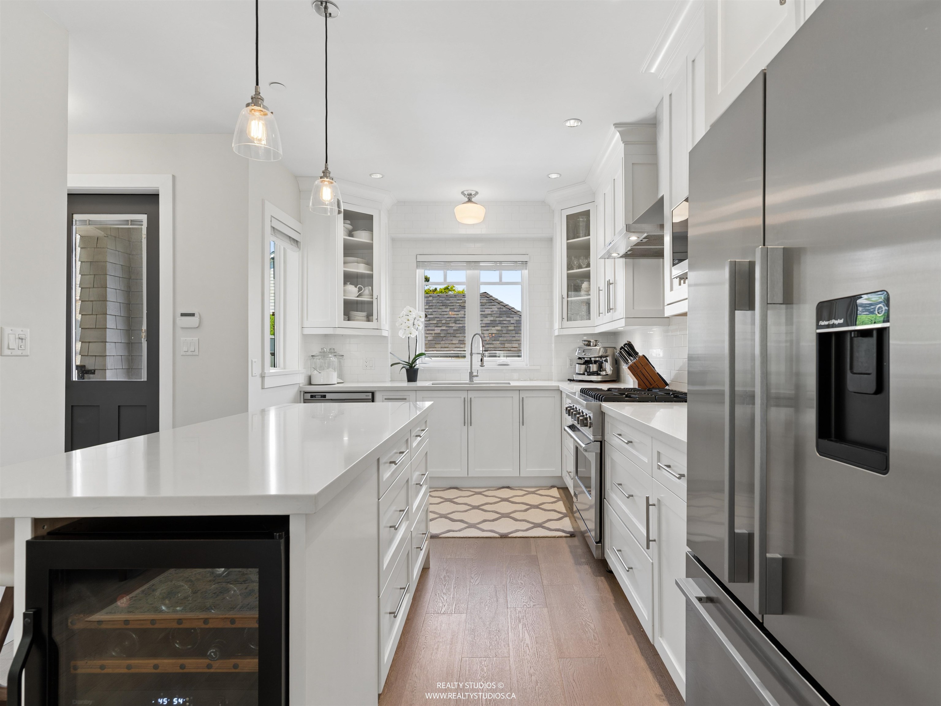 119 E 27TH AVENUE
