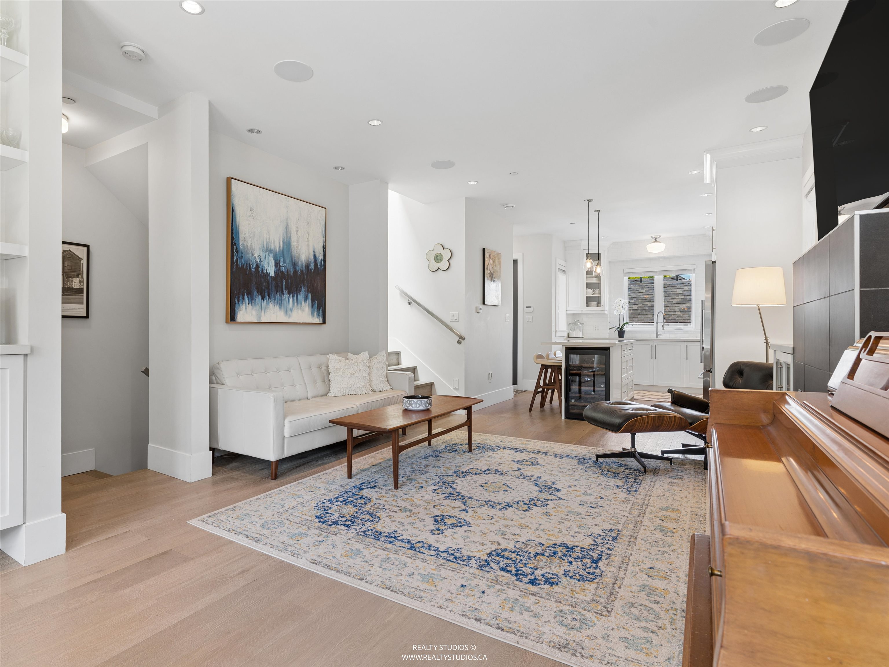 119 E 27TH AVENUE
