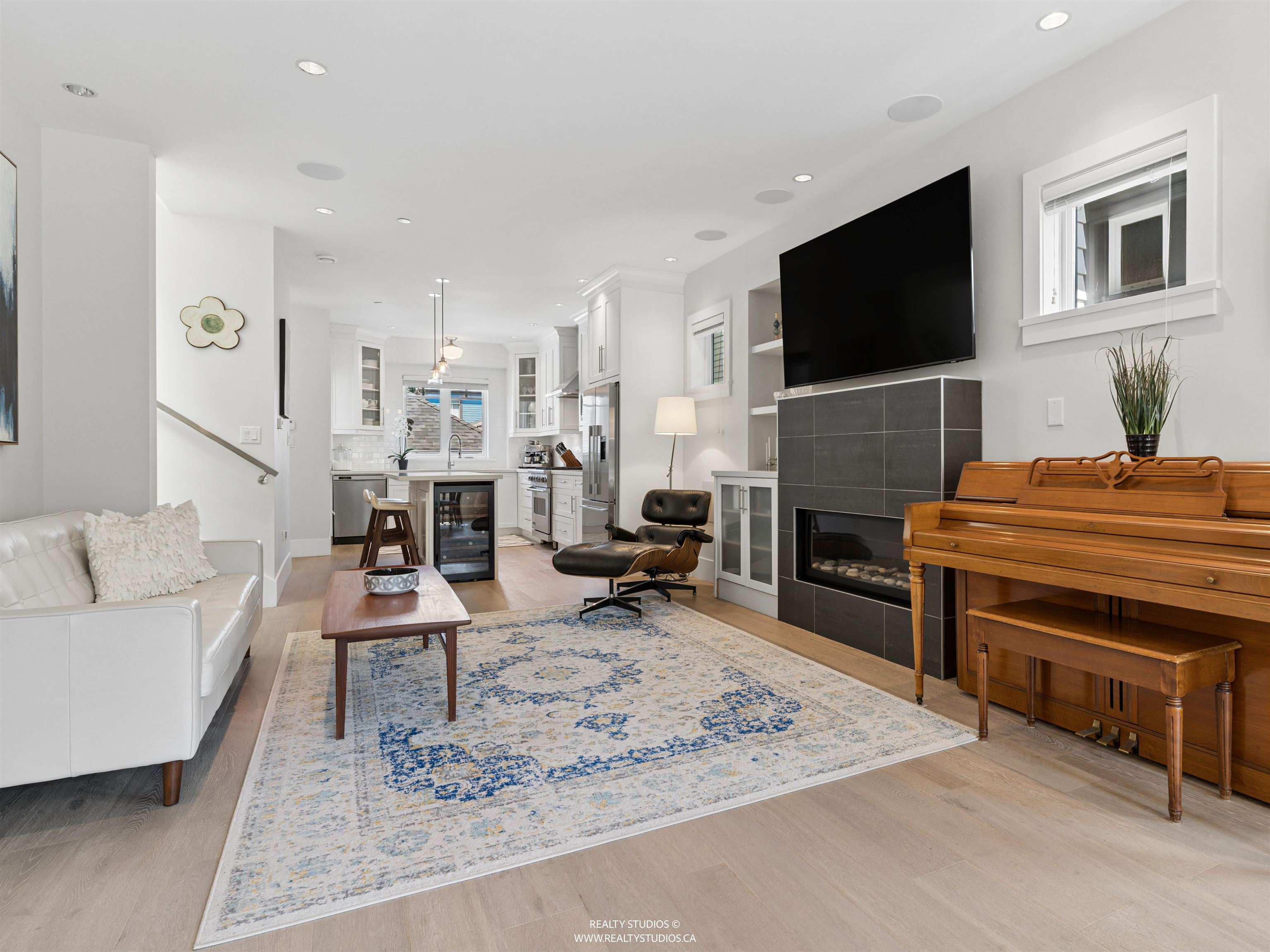 119 E 27TH AVENUE