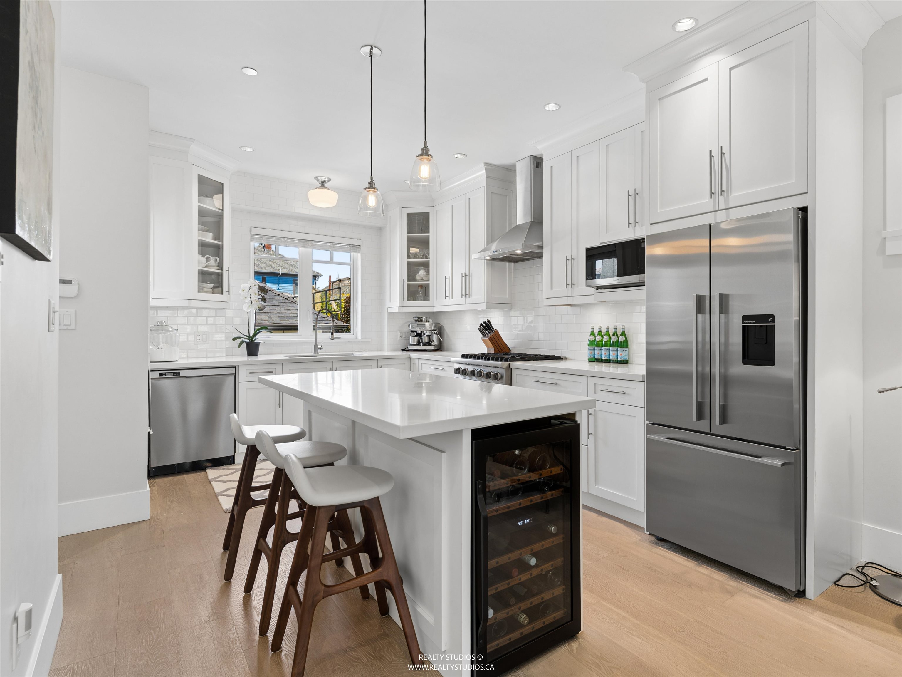 119 E 27TH AVENUE
