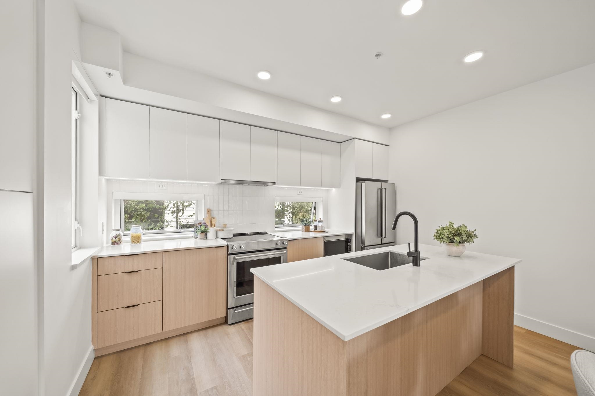 213 1306 LAVAL SQUARE