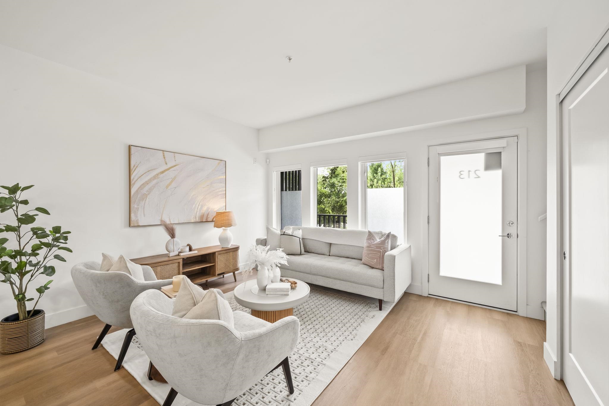 213 1306 LAVAL SQUARE