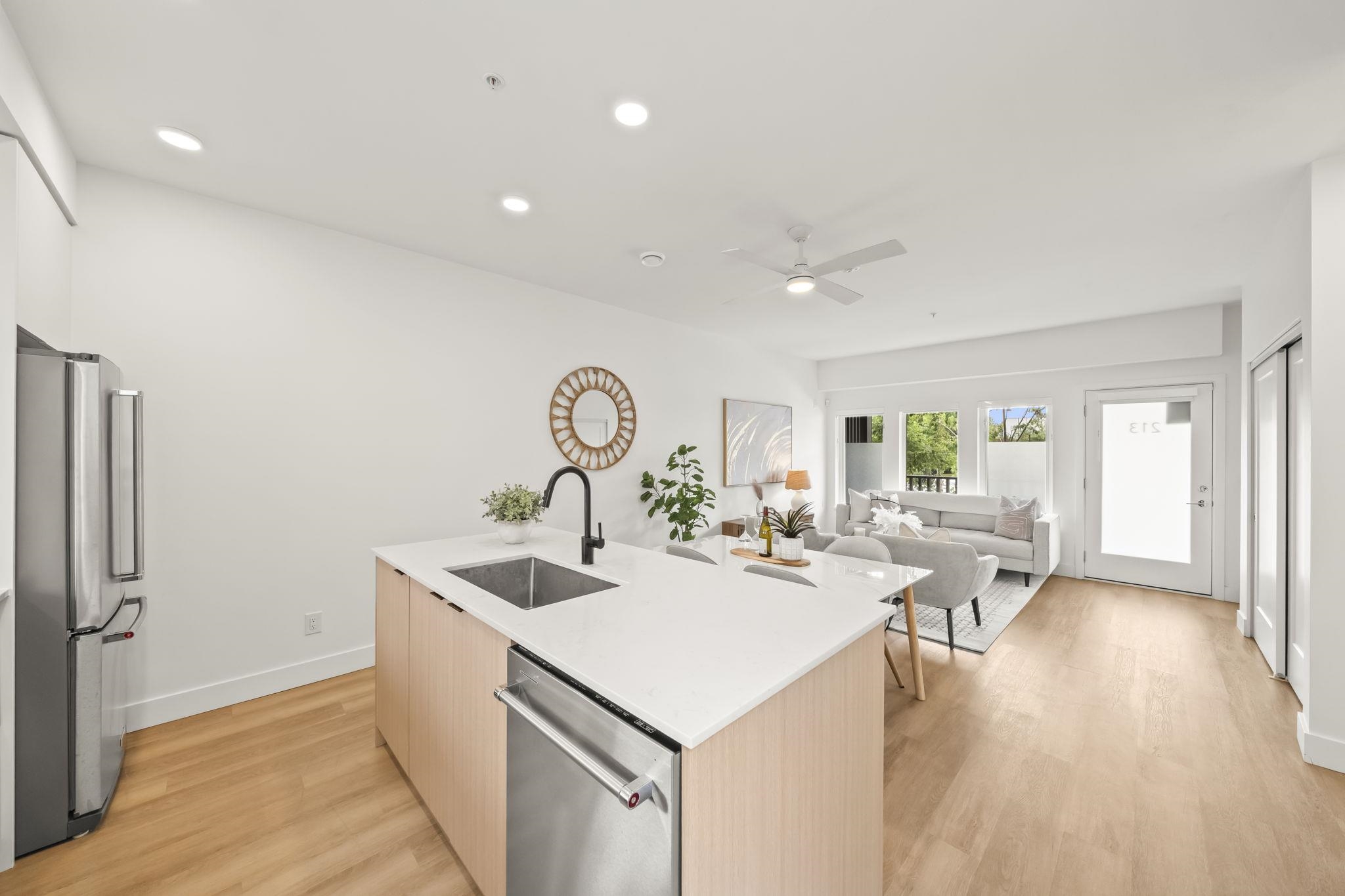 213 1306 LAVAL SQUARE
