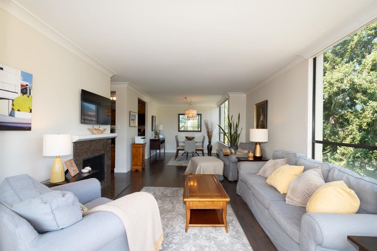 802 1412 ESQUIMALT AVENUE