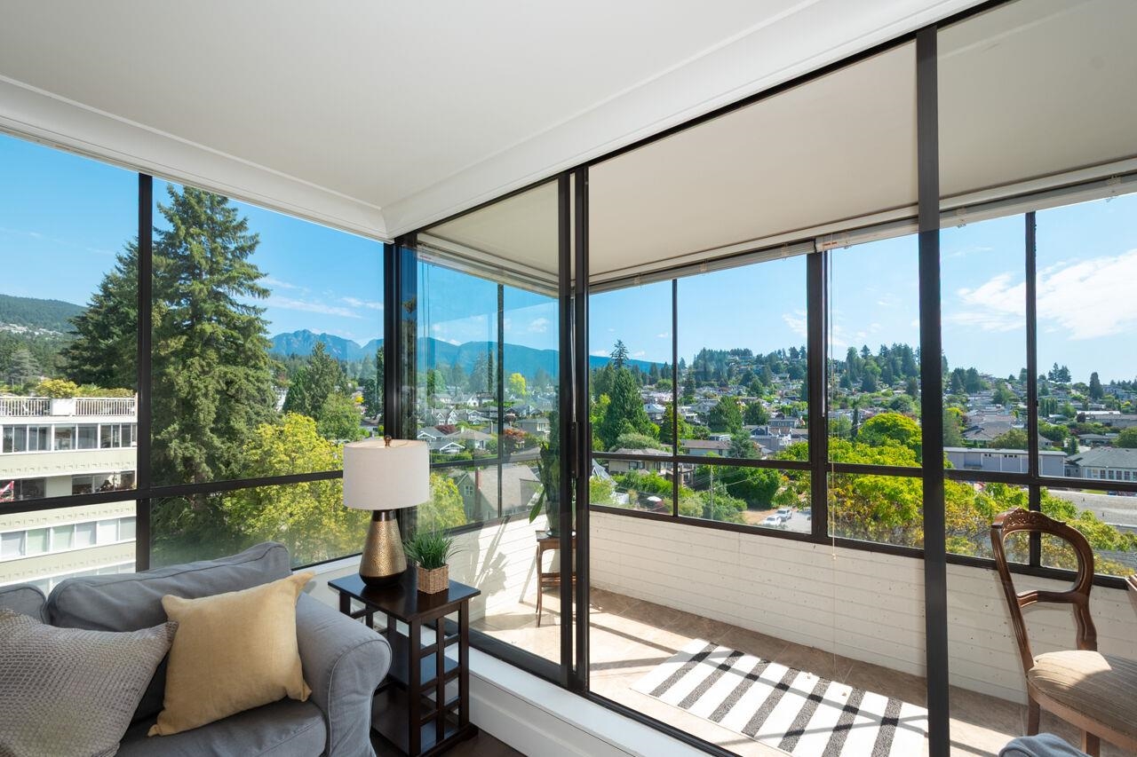 802 1412 ESQUIMALT AVENUE