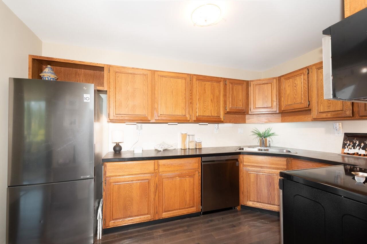 802 1412 ESQUIMALT AVENUE