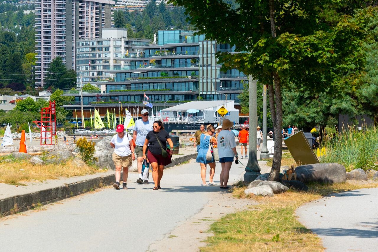 802 1412 ESQUIMALT AVENUE