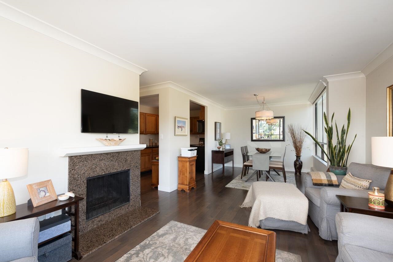 802 1412 ESQUIMALT AVENUE
