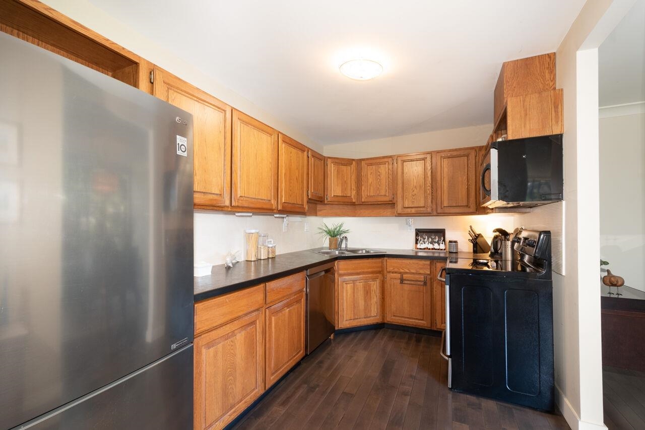 802 1412 ESQUIMALT AVENUE