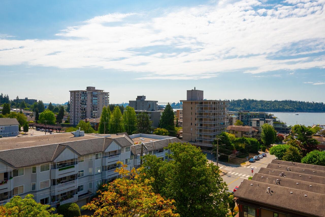 802 1412 ESQUIMALT AVENUE