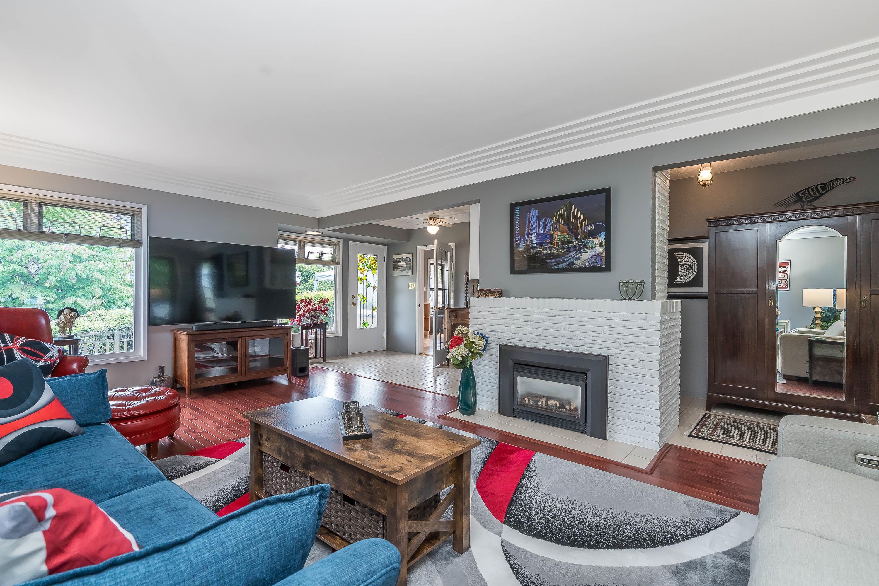 324 CHURCHILL AVENUE