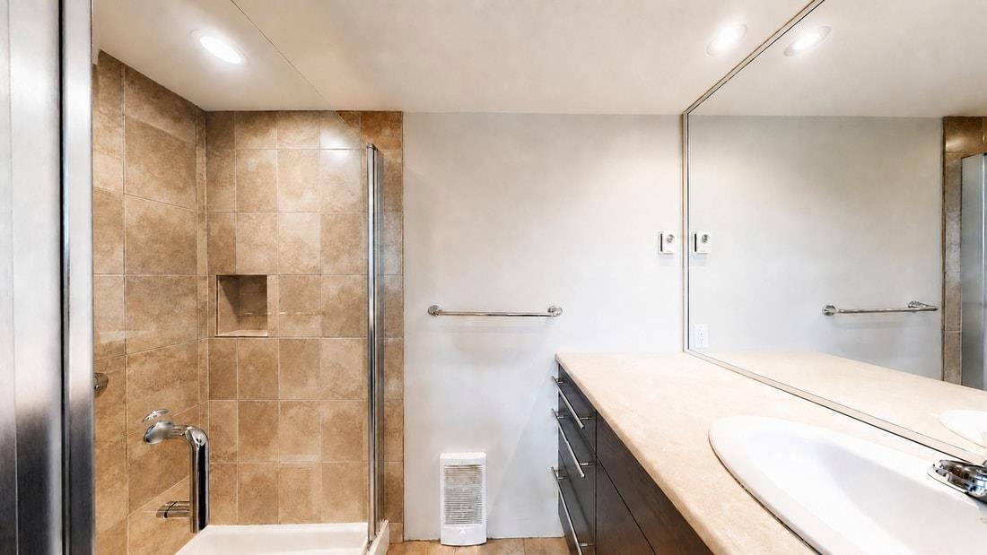 2387 QUAYSIDE COURT