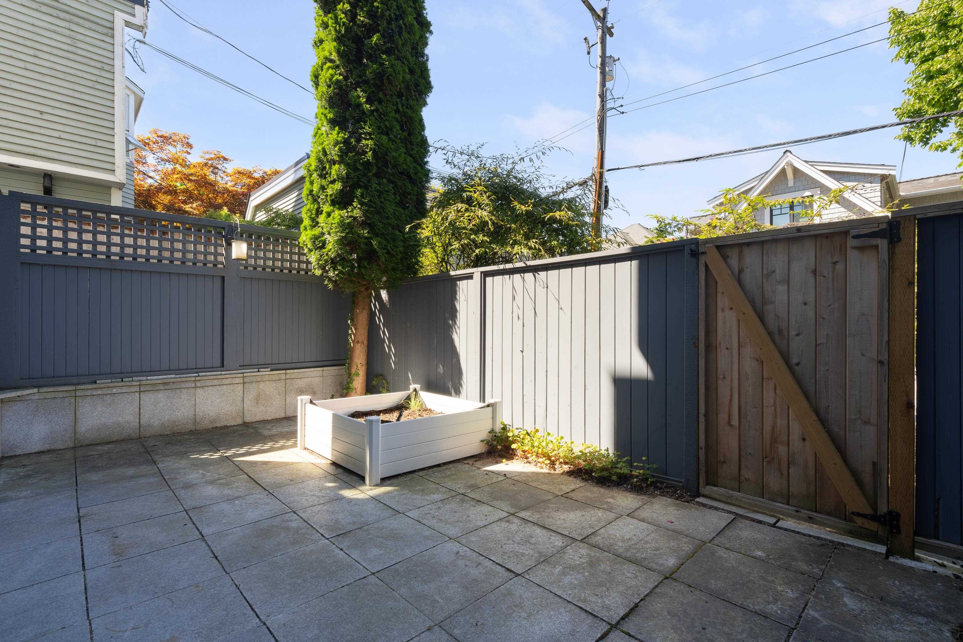 3085 MAPLE STREET
