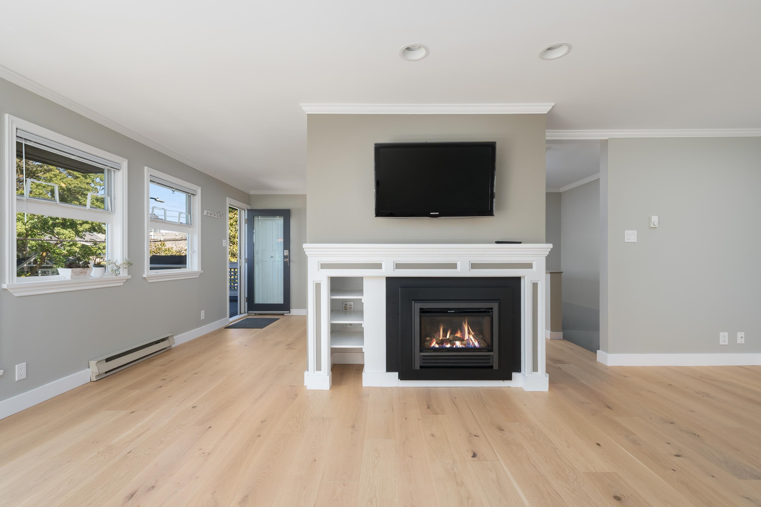 3085 MAPLE STREET