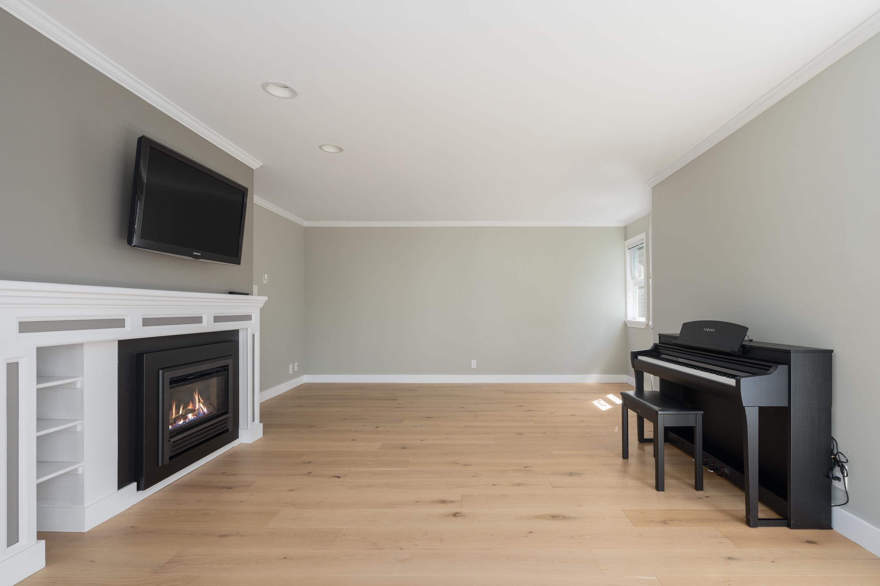 3085 MAPLE STREET