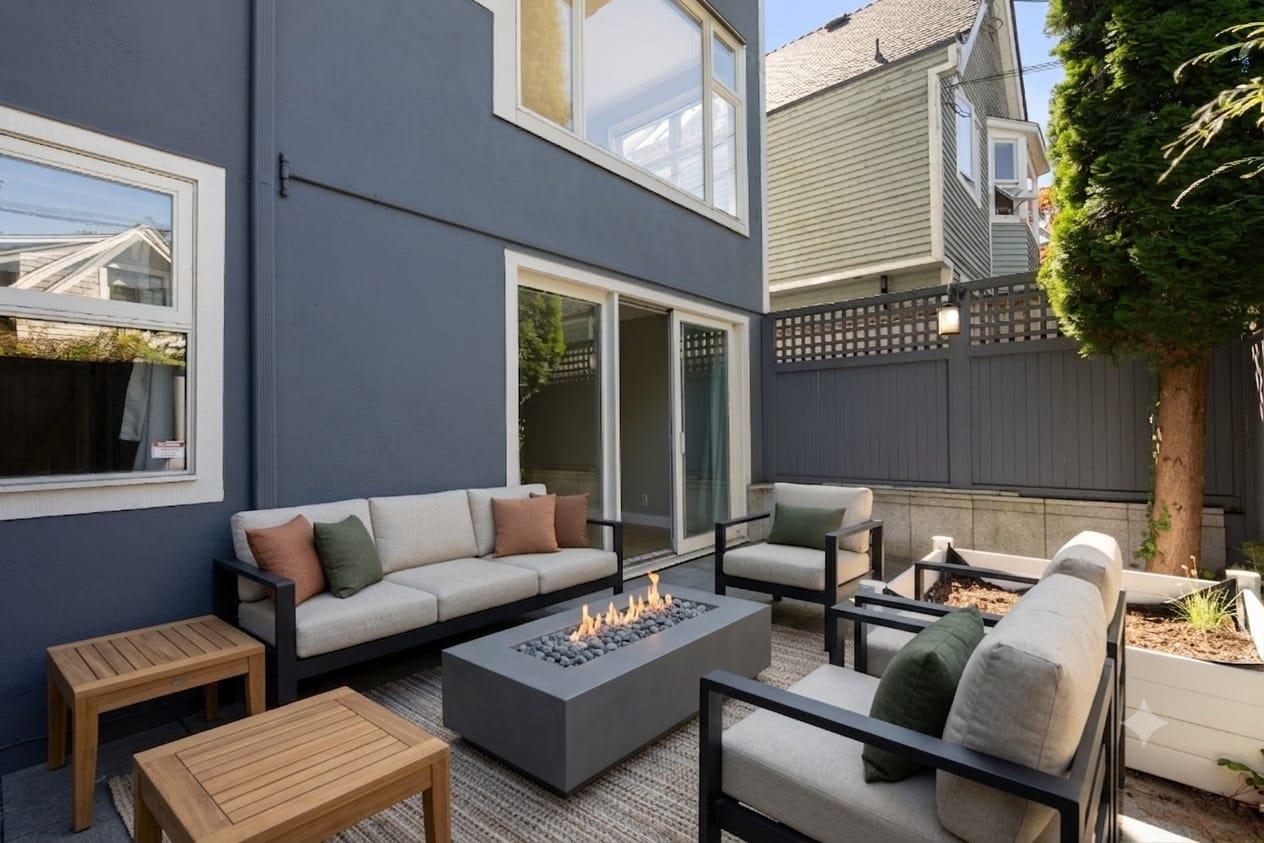 3085 MAPLE STREET