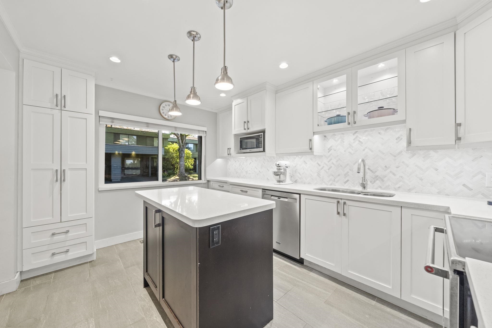171 3031 WILLIAMS ROAD