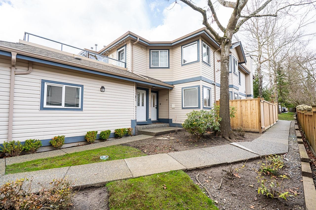 19 8338 158 STREET