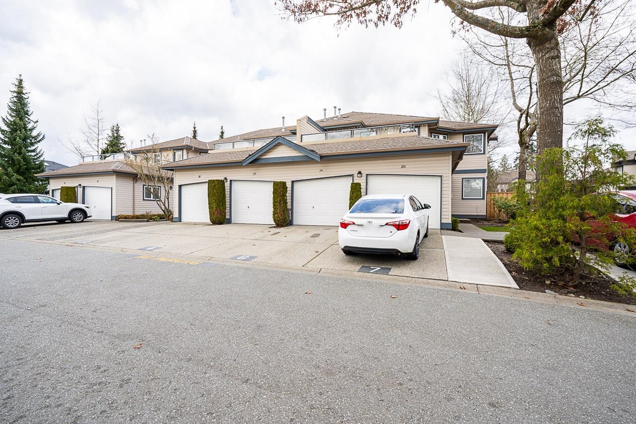 19 8338 158 STREET