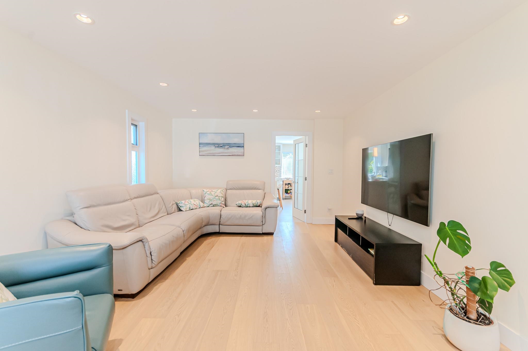 10280 HOLLYWELL DRIVE