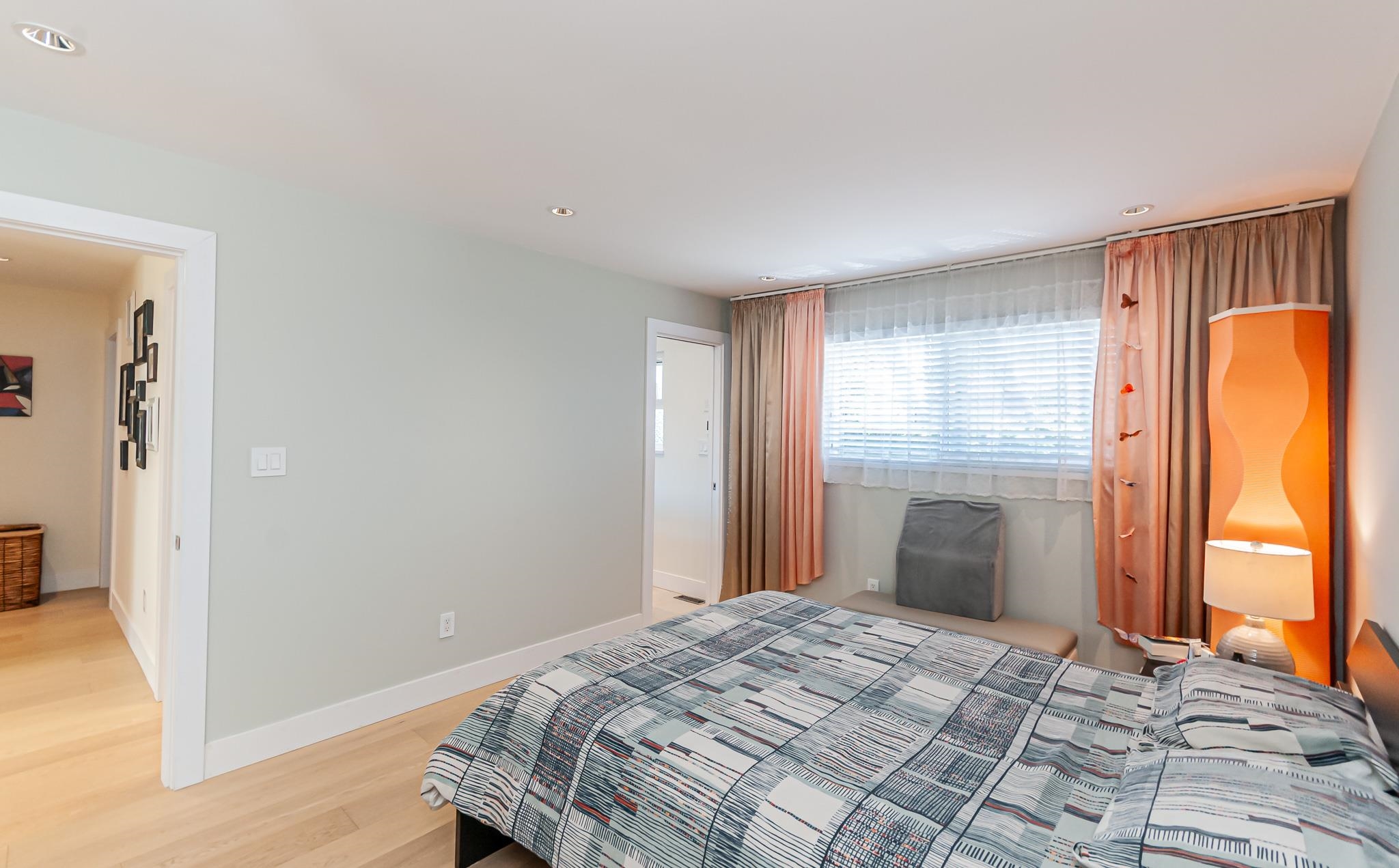 10280 HOLLYWELL DRIVE