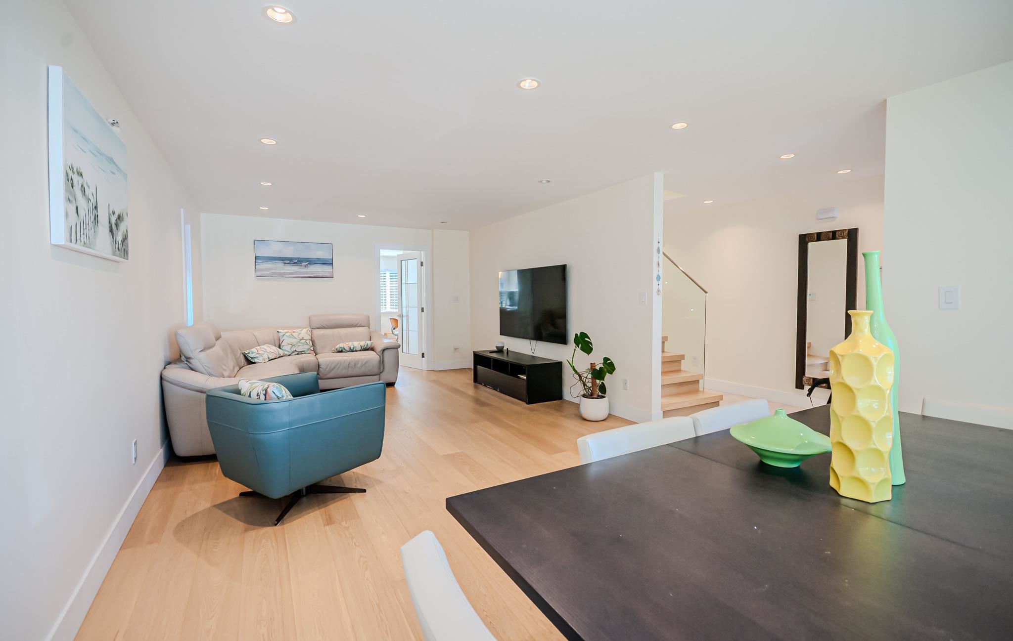 10280 HOLLYWELL DRIVE