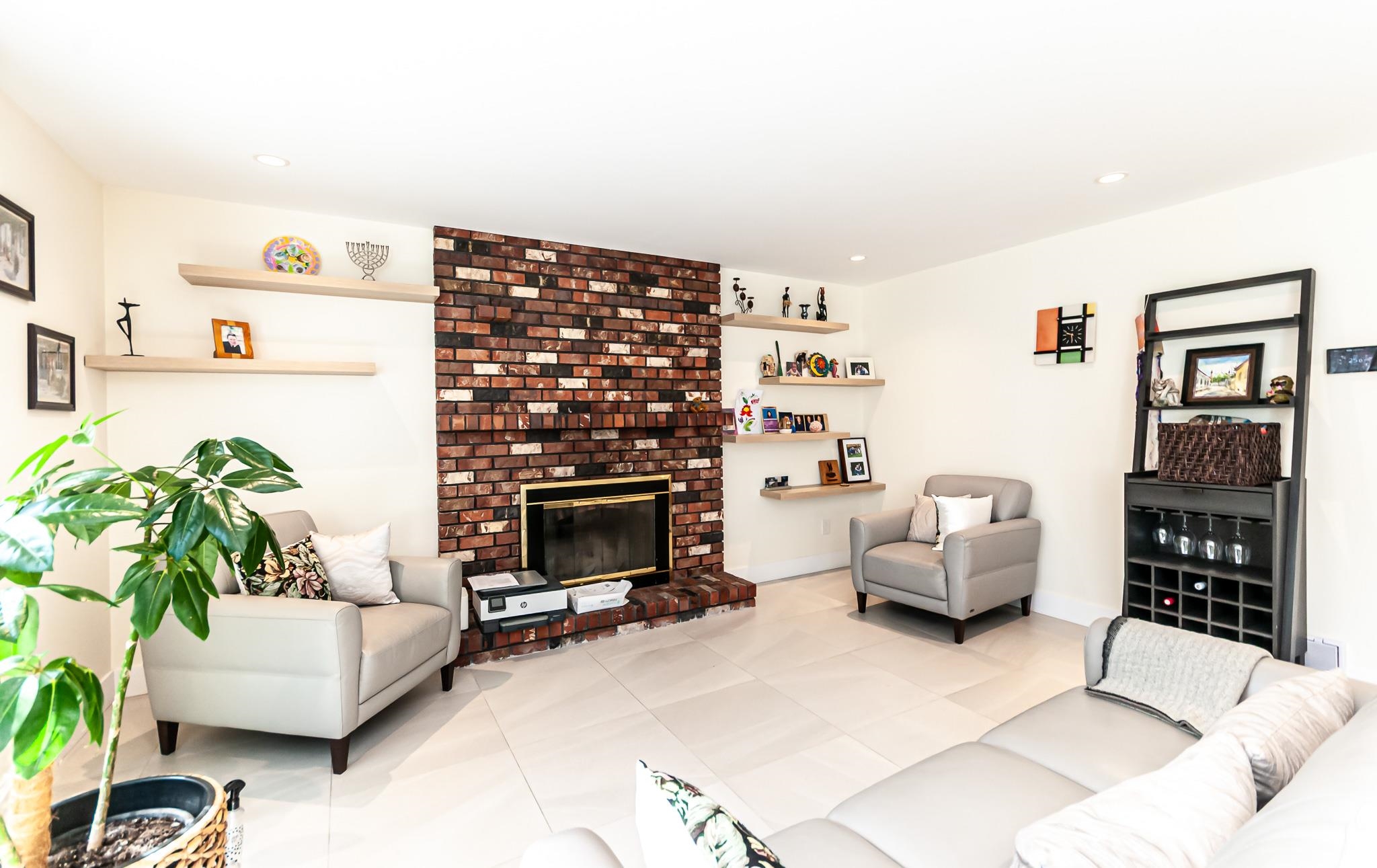 10280 HOLLYWELL DRIVE