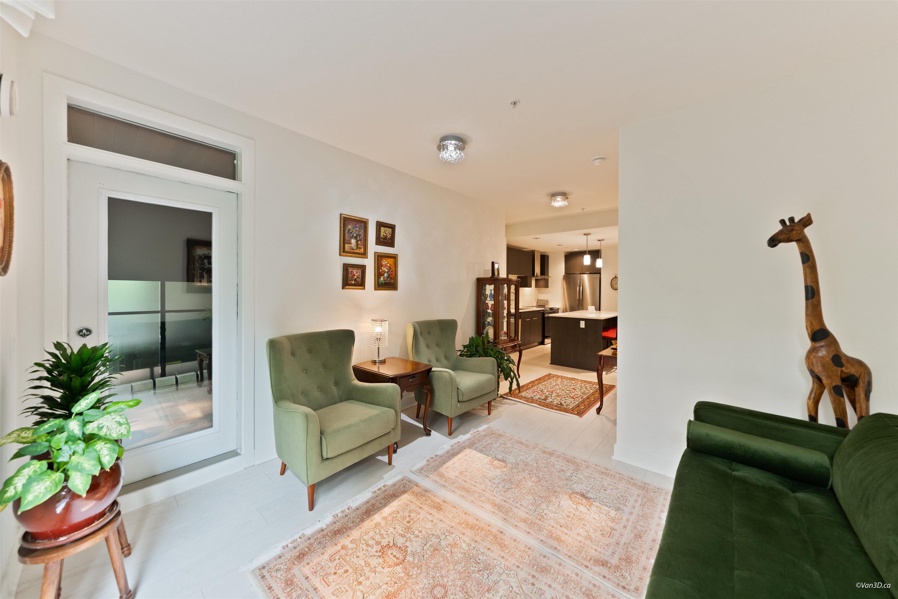 205 733 W 3RD STREET
