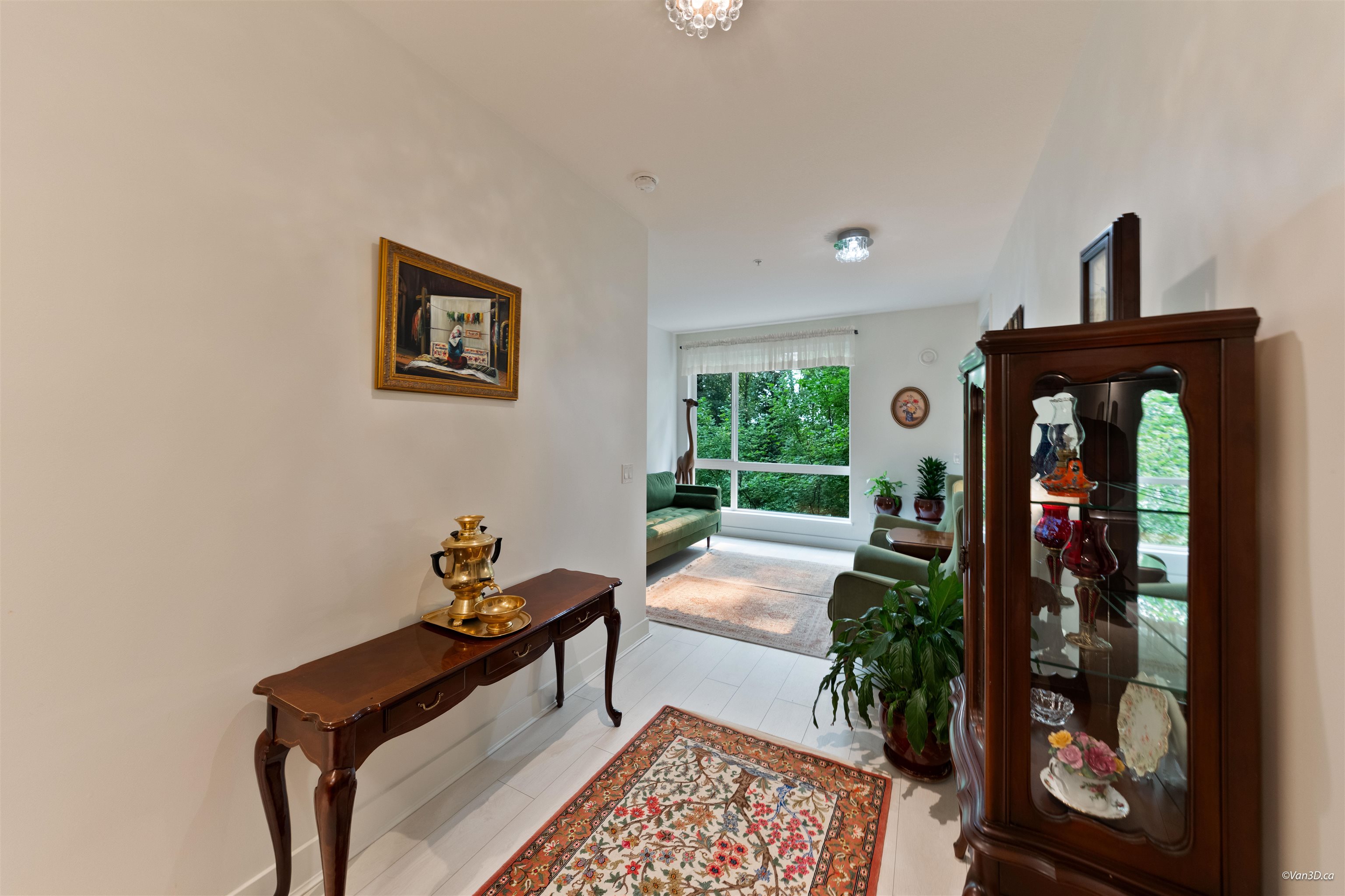 205 733 W 3RD STREET