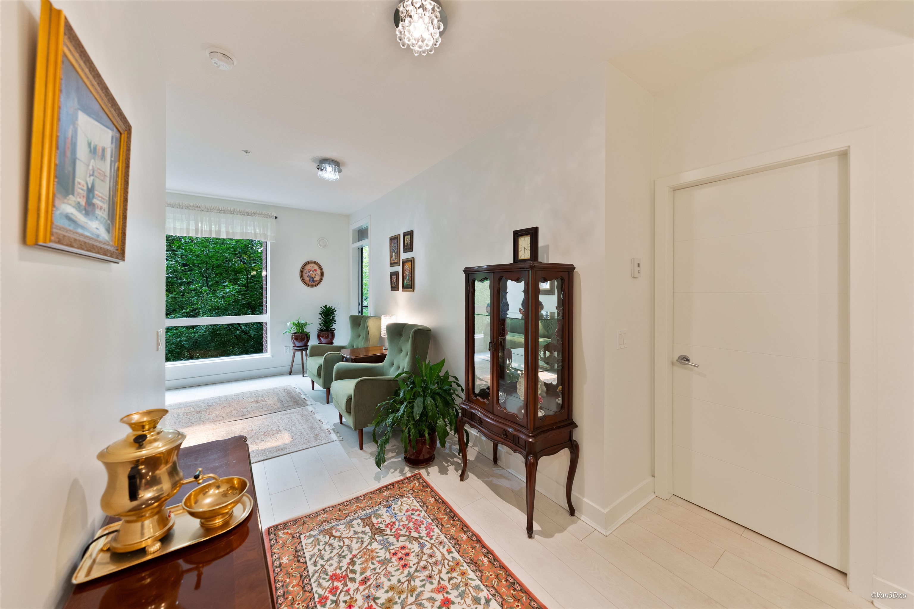 205 733 W 3RD STREET