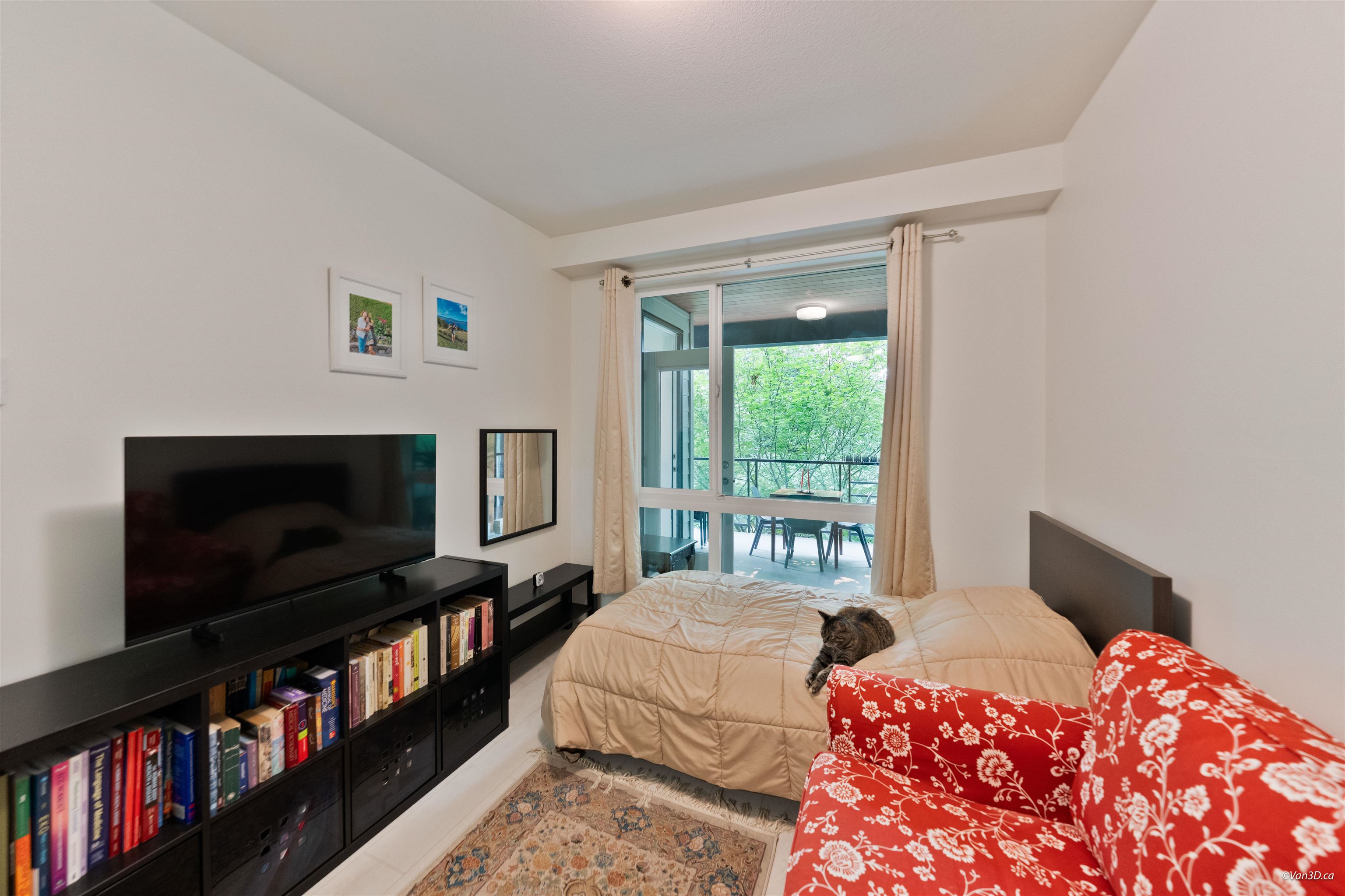 205 733 W 3RD STREET