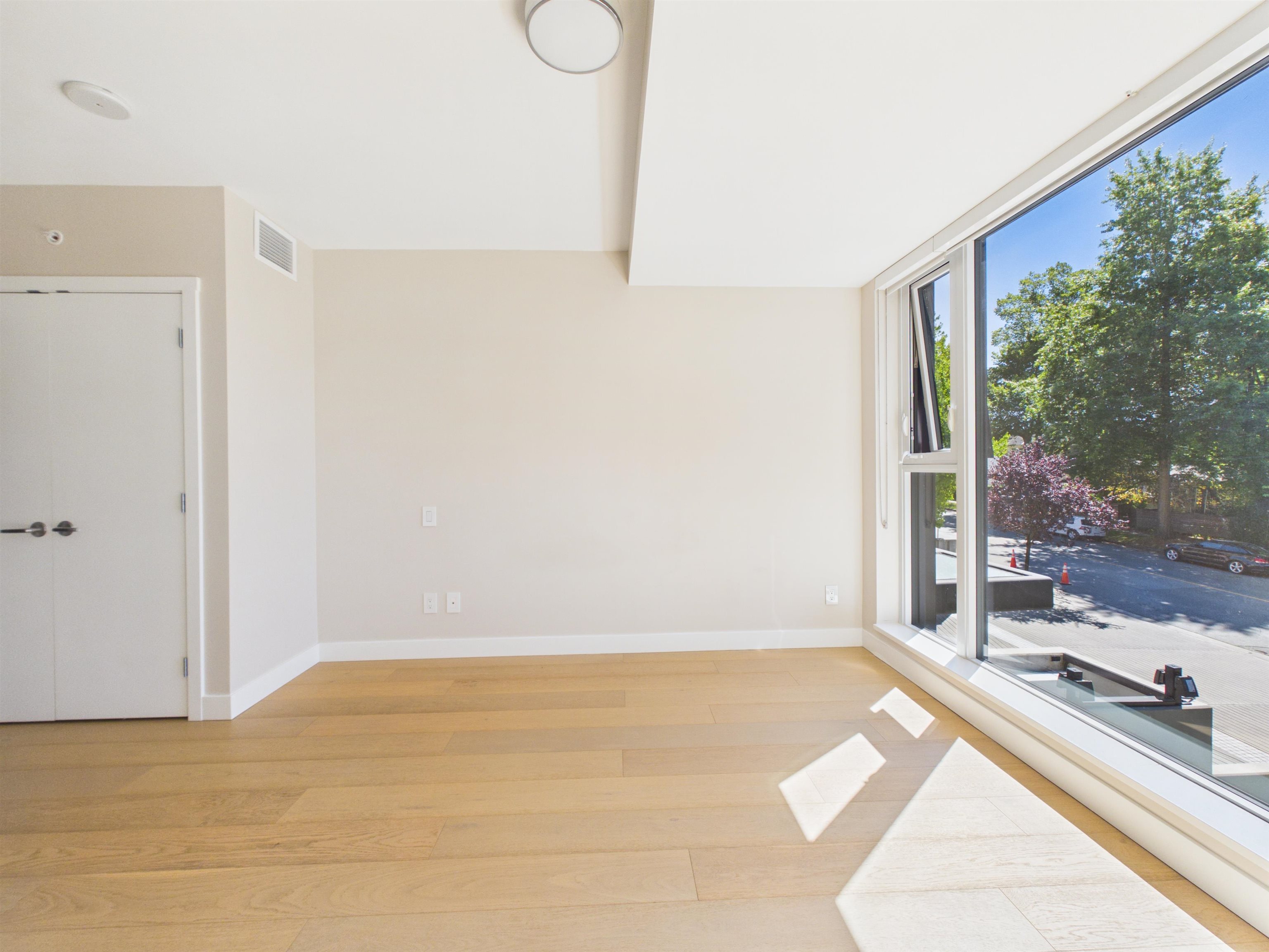 1573 W 57 AVENUE