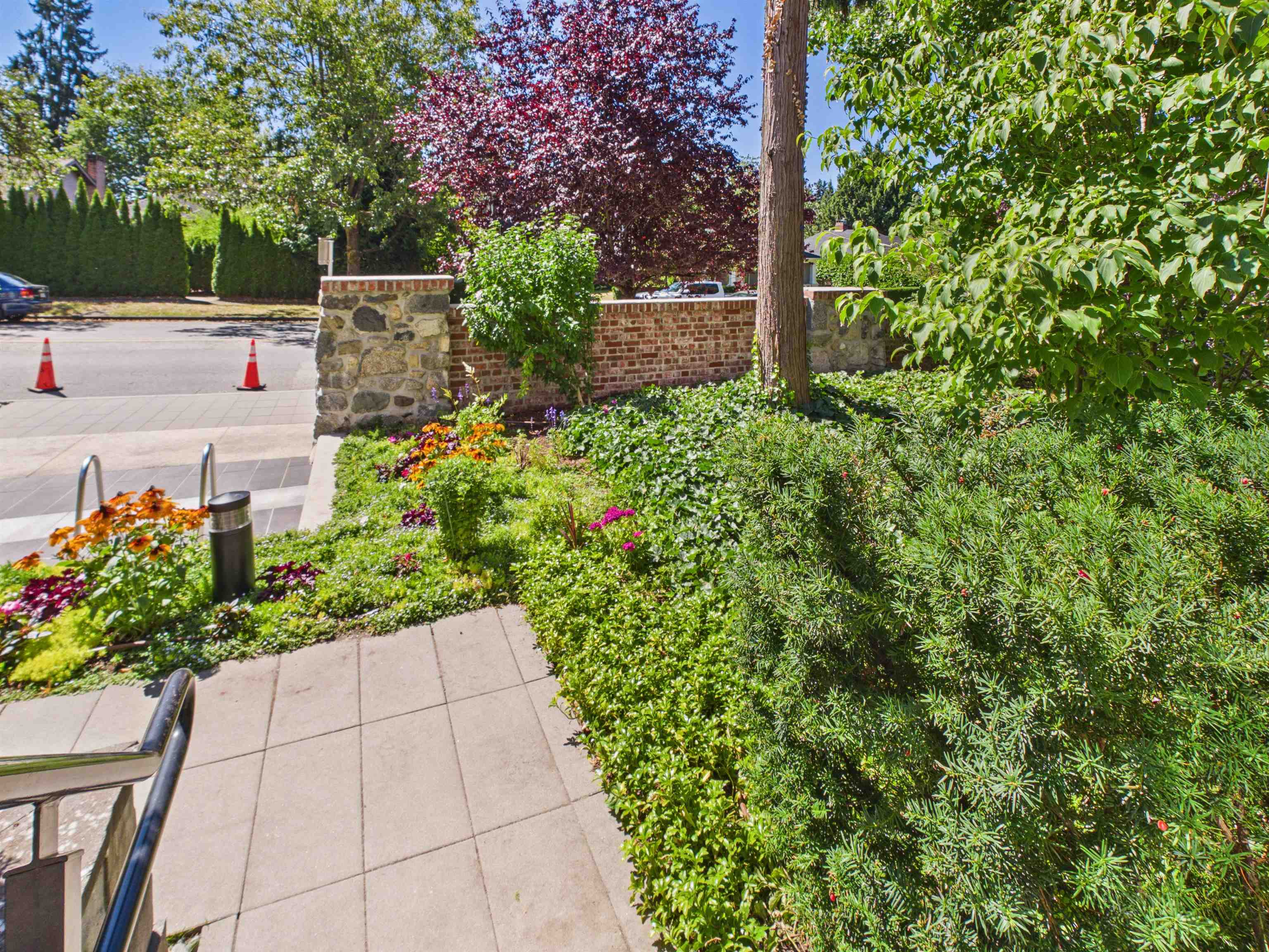 1573 W 57 AVENUE