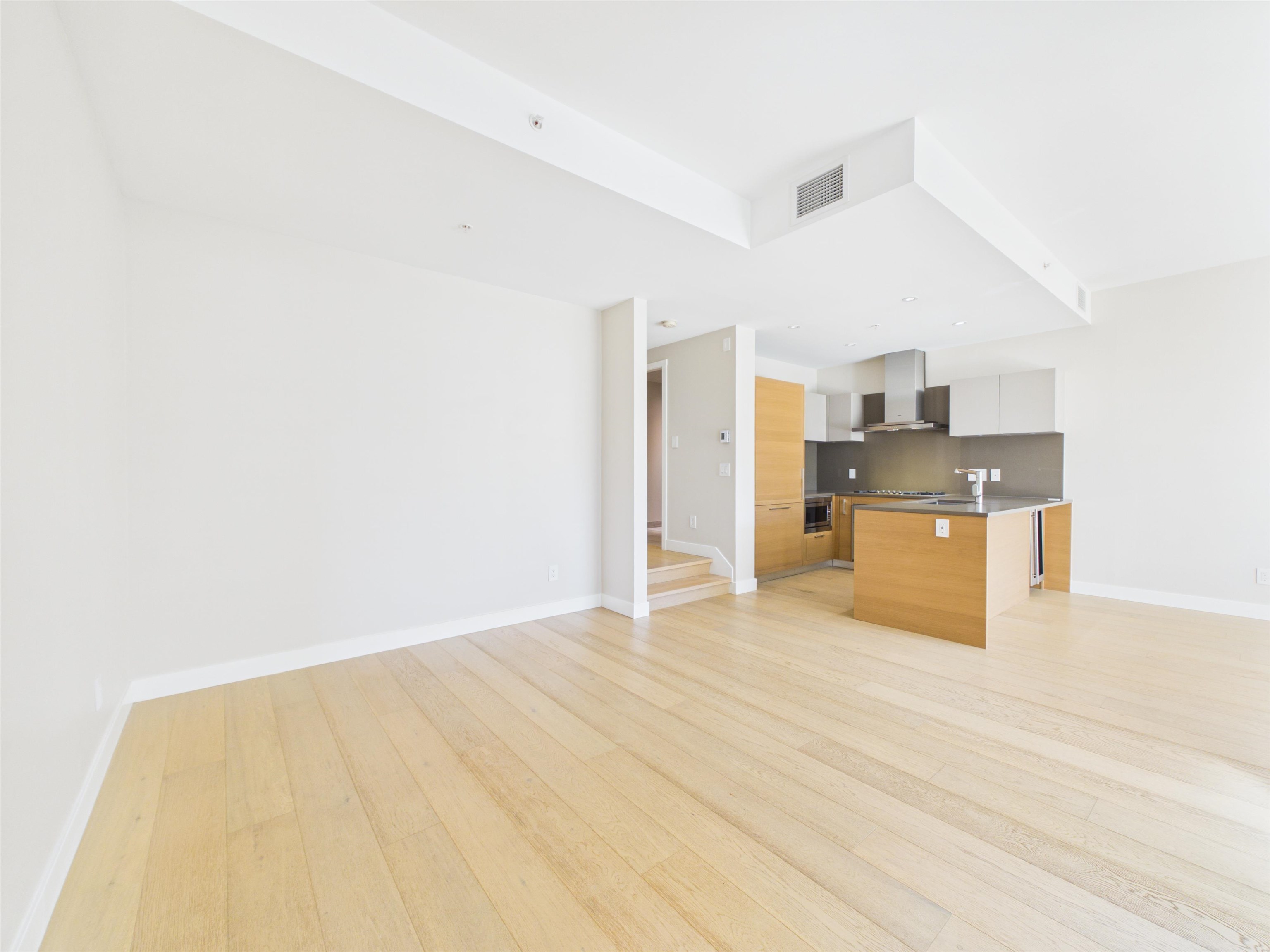 1573 W 57 AVENUE