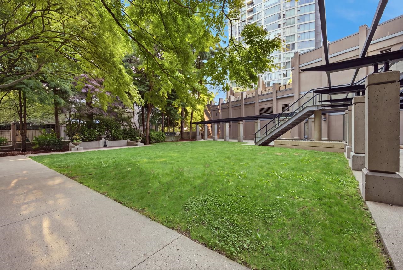 804 950 CAMBIE STREET
